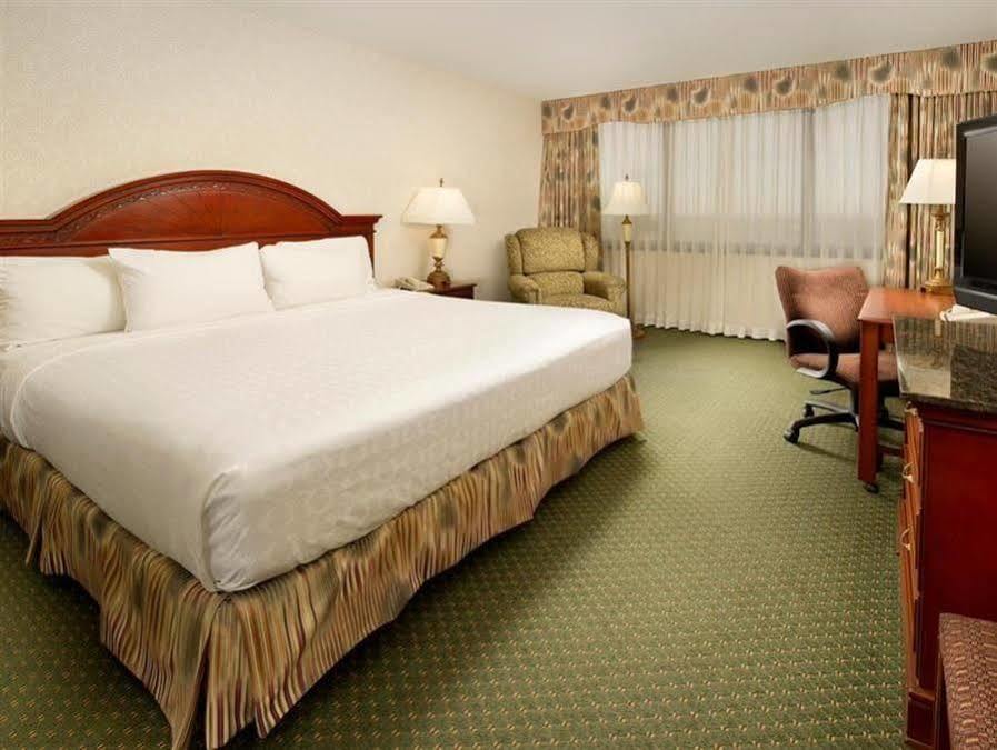 Drury Inn & Suites St. Louis Creve Coeur Zewnętrze zdjęcie